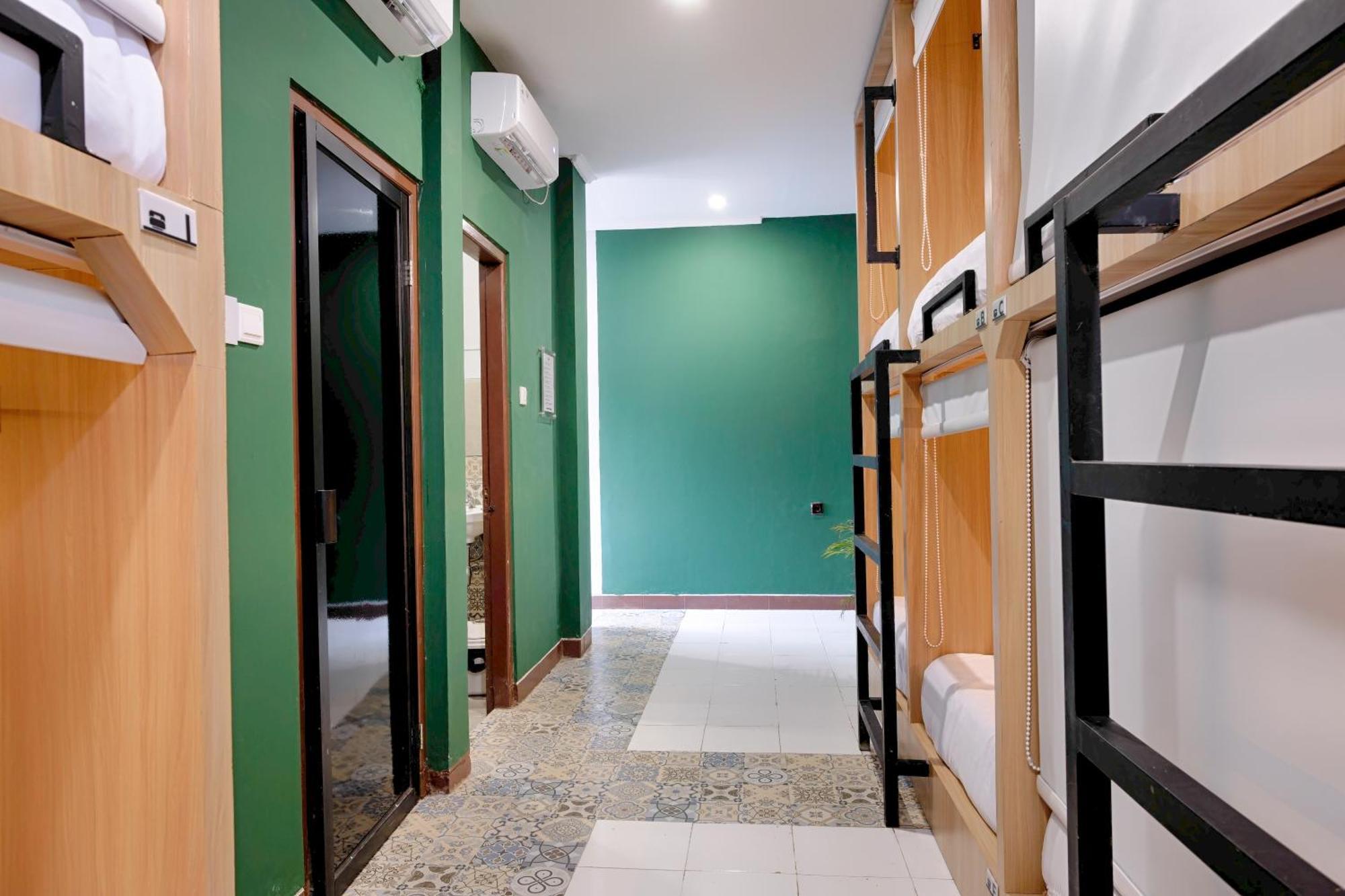 Hubs Hostel Yogyakarta Exterior foto